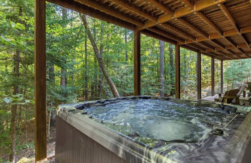 Jay Cabin | Large ADK Log Cabin | Hot Tub | Near Whiteface