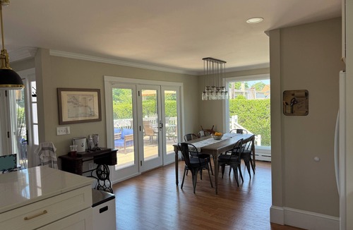 Newport East House | LARGE BEAUTIFUL COTTAGE WITH BACK DECK, SURFERS PARADISE, WALK TO BEACHES