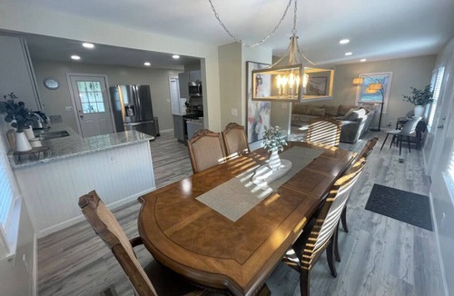 Windsor House | Large, Comfy Family House w/Lake & Beach access