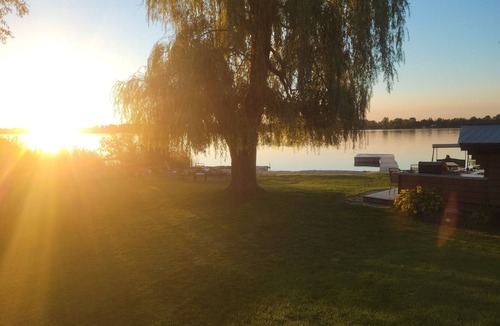 Janetville Cottage | Large Cozy Cottage Sandy Beach Hot Tub & Bunkie High Speed Internet, Ice Fishing