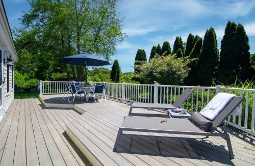 Northwest Harwich House | Large Deck Fire Pit Dog Friendly Near Beach - Sleeps 10