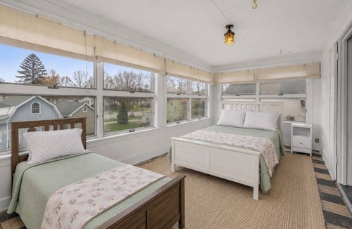 Niantic House | Large Home in Crescent Beach- Steps to the Beach!