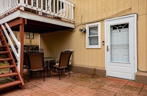 Stamford House | Large Room in shared 2 Bed 1 Bath Cozy Apartment!