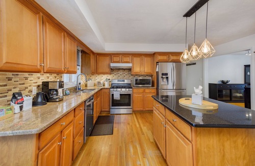 Randolph House | Large Spacious Home with King Beds, very Convenient 4BR 2.5BA