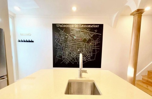 Lancaster House | Larry's Lancaster Landing: 3 bedroom row house, walkable to downtown Lancaster