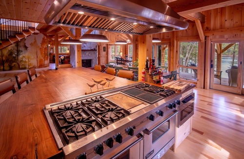 Mount Vernon House | LAST MINUTE CANCELLATION! Beautiful post & beam, 6 bedroom lakefront home.