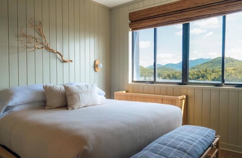 Lake Placid Hotel | Laurel | King Jr | On-Site Restaurant, Cocktail Lounge, Alpine Hall