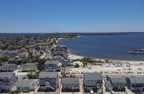 Lavallette House | Lavallette Bay water view 6 large bedrooms New AC pet friendly 4 beach badges