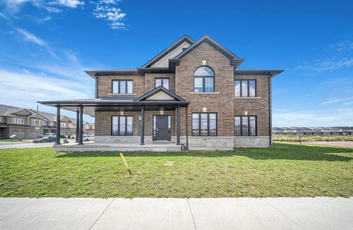 Hamilton House | Lavish Home on Hamilton Mountain- King Bed