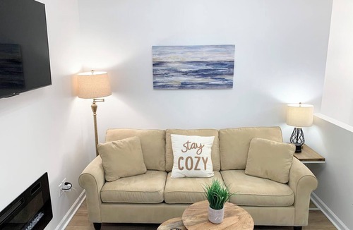Riverside Apartment | Lavish Luxe 2BD/1BA apartment in Federal Hill