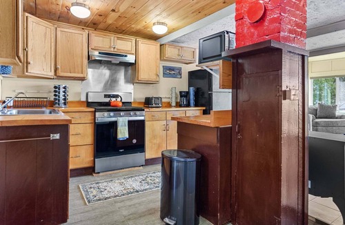 Otis House | Lazy Daze Beech Hill Pond - New! Waterfront Camp