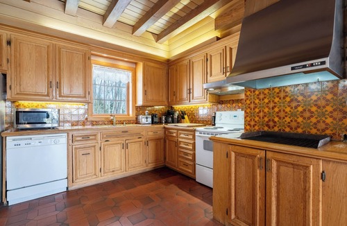 Sainte-Ann-des-Lacs Ski Chalet | Le Chalet des Collines | Lake | 4-Season Spa & Sauna | Fireplace | St-Sauveur