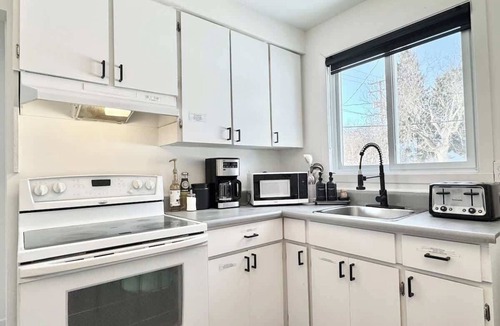 Ste. Foy Apartment | Le Cocooning – with EV Charger (Level 2)