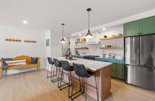 Newbury Apartment | Le Petit Flat - 2 Bed 1 Bath One Level Apartment