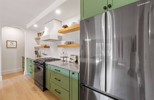 Newbury Apartment | Le Petit Flat - 2 Bed 1 Bath One Level Apartment