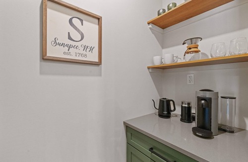 Newbury Apartment | Le Petit Flat - 2 Bed 1 Bath One Level Apartment