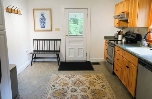 Mount Tabor Cottage | Leaf Peeper's Delight! 2-Bedroom Cottage in the Green Mountains