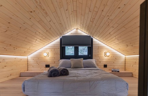 Scotrun Resort | Leisure Lake Resort: 5 chalets on a private lake, Wedding venue with activities