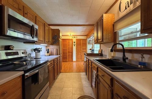 North Conway House | Less than 1 mile to charming North Conway 3-bedroom house with private hot tub