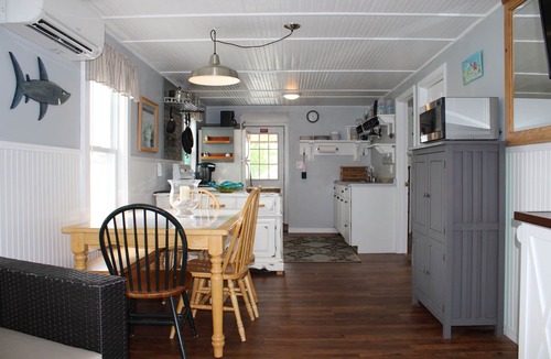 Hampton Cottage | Let the sea revive you. 1/2 block to beach.