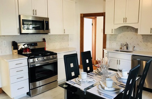 Dorchester Condo | Lg suite for up to 8 ppl/3 floor