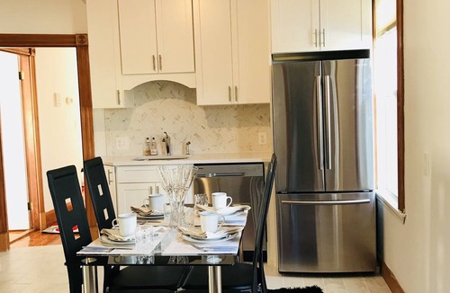 Dorchester Condo | Lg suite for up to 8 ppl/3 floor