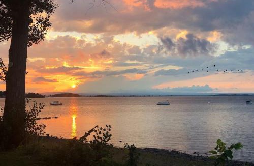 Malletts Bay House | Life on the Lake