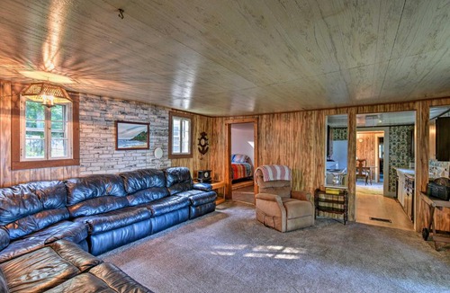 Winthrop House | Life on the Lake with Private Dock & Fire Pit!