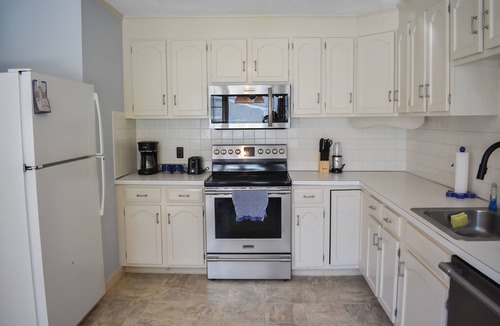 Northwest Harwich House | Light and bright two bedroom home in Harwich featuring central air!