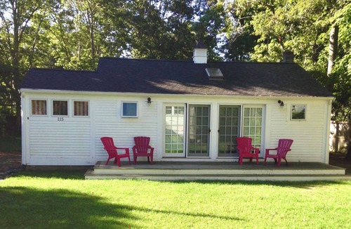 Cotuit Cottage | Light-filled cottage in Cotuit Village