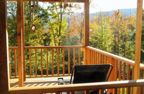 Moretown House | Light-filled retreat in Mad River Valley with internet & deck