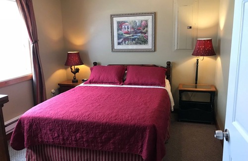 Cooperstown Cottage | Lindsey’s Cottage-1.3Mi to Dreams Park!2bdSleeps6