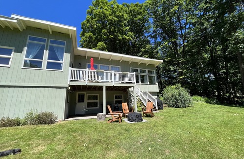 New Preston House | Litchfield County! Cozy & quiet, newly renovated 3 bdrm home near Lake Waramaug.