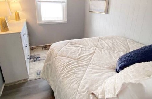 Colchester Cabin | Little camp w/ Private Beach, Beach Toys & Large Yard