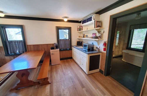 Hillsdale Hotel | Little Cat Lodge