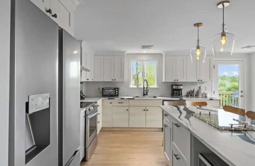 Middletown House | Little Creek Retreat Private hot tub & yard - RIBryan Properties