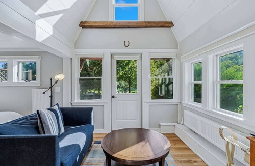 South Pomfret House | Little House at Saskadena with Fire Pit & Views