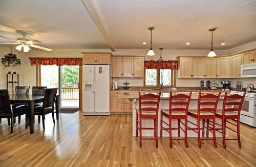 Ponds of Plymouth House | Little Sandy Pond - Plymouth Estate Family & Exec Stays Sleeps 16