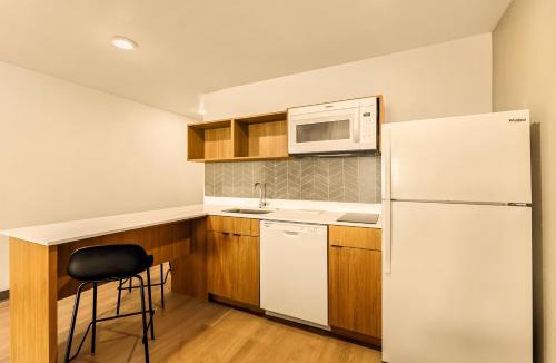 Scarborough Hotel | LivAway Suites Portland- Scarborough