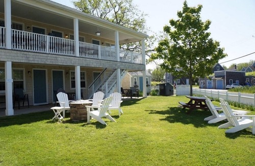 Block Island Apartment | Lively Studio Near Mohegan Bluffs