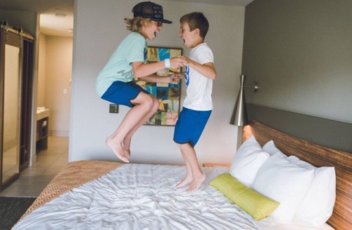 Circleville Resort | Living the Lodge Life! 2 Convenient Units, Free Parking, 2 Onsite Pools