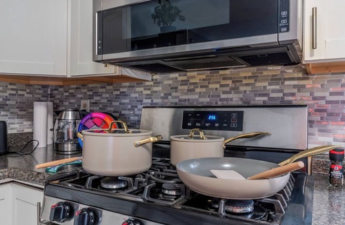 Spring Hill Apartment | LOCATION Boston 3 Bed 1 Bath + Private Parking + Game Room!