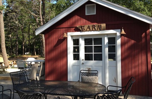 Bass River Cabin | LOCATION! Cabin sleeps2, POOL, 1 mile to OCEAN, Grill, Pet ok, Parking