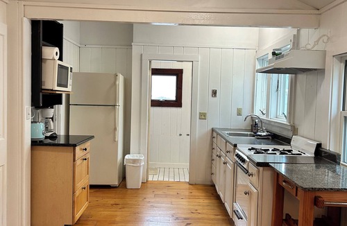 Bass River Cabin | LOCATION! Cabin22 sleeps6, 3BR, POOL, 1 mile to OCEAN/GOLF, Pet ok, Grill/Kitchn