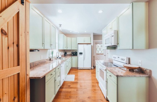 North Conway House | Location!Location!Pets & hot tub