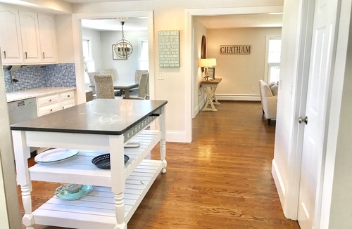 Chatham House | Location! Pool & Spa! 2 Primary Suites, Walk to Town, Beach, Chatham Bars Inn