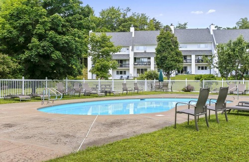 Stowe Area Condo | Lodge Condo 16: 2 br, a/c, summer pool, fireplace, free ski shuttle!