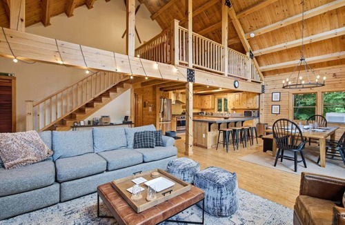 Sunday River Area Cabin | Log Cabin | Hot Tub+Game Room |Sunday River 3.5mi
