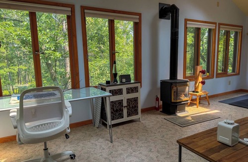 Shohola House | Log Cabin Retreat - PRIVATE 4 acres- AC & pet-friendly, close to Bethel Woods