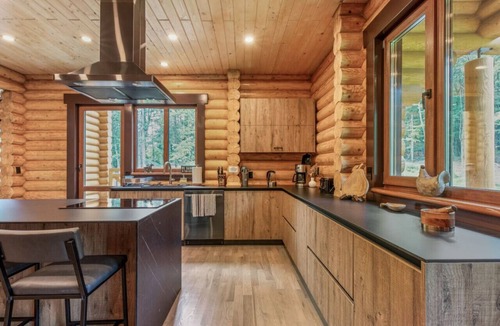Scotrun Cabin | Log House Vacation Rental with Pool and Sauna